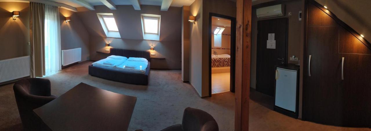 Zala Aranya Panzio Hotel ซาลาคาโรส ภายนอก รูปภาพ