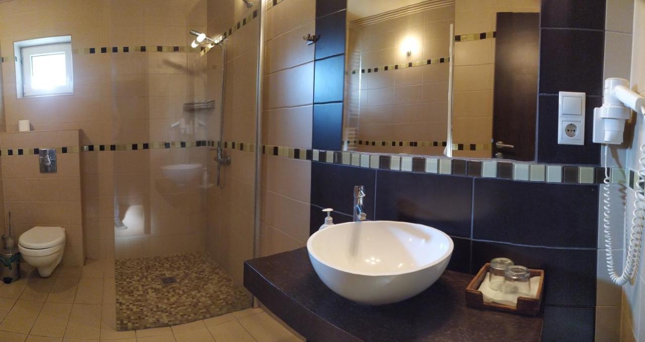 Zala Aranya Panzio Hotel ซาลาคาโรส ภายนอก รูปภาพ