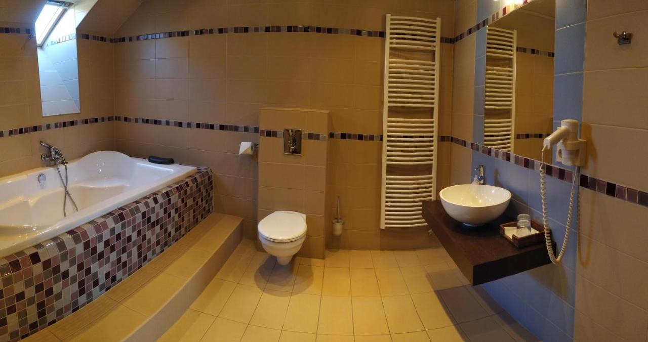 Zala Aranya Panzio Hotel ซาลาคาโรส ภายนอก รูปภาพ